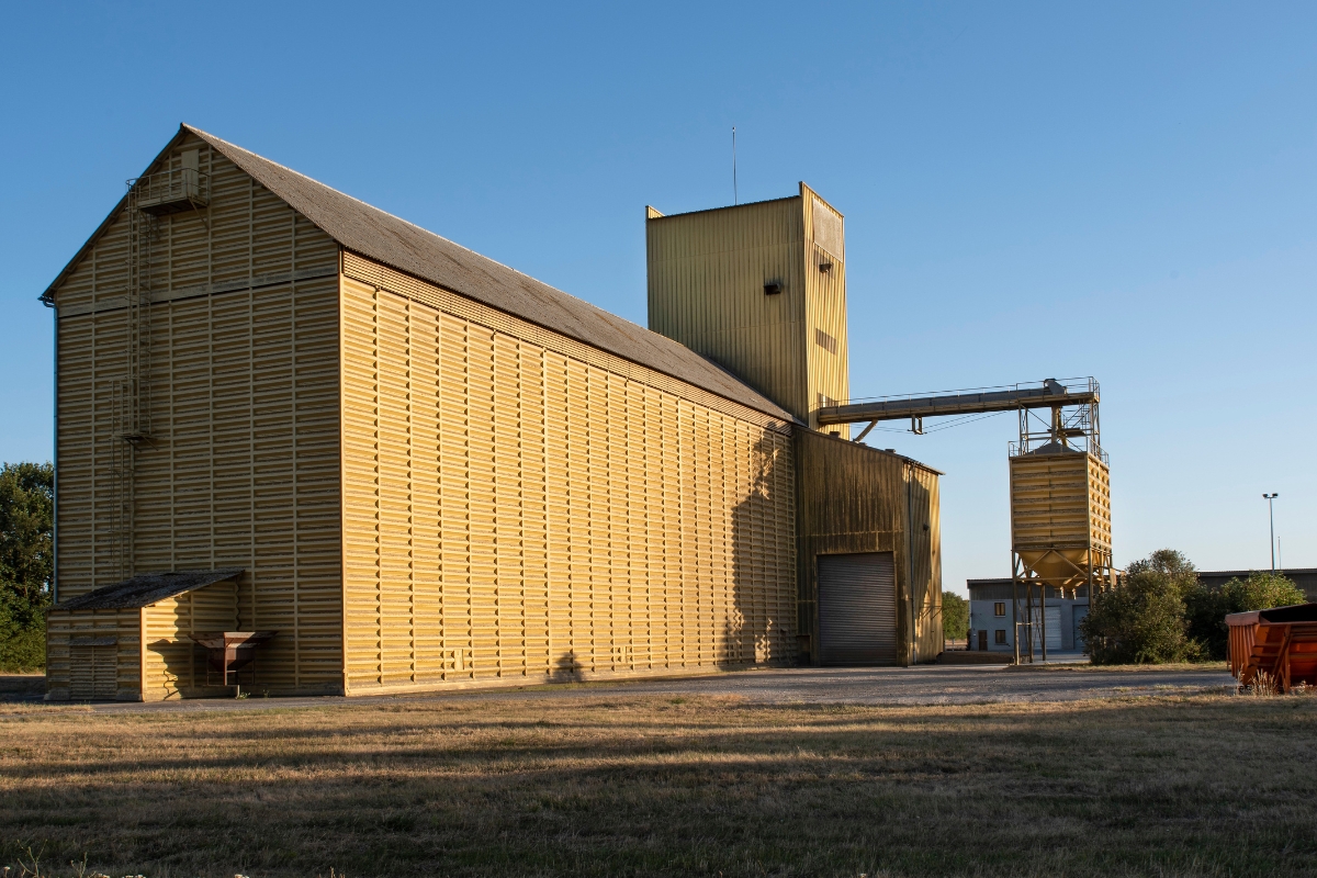 agricultural-warehouse-exterior