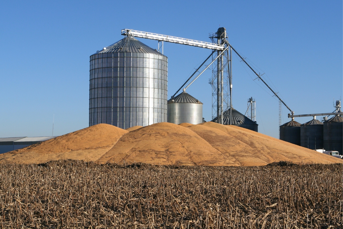 farm-grain-elevator